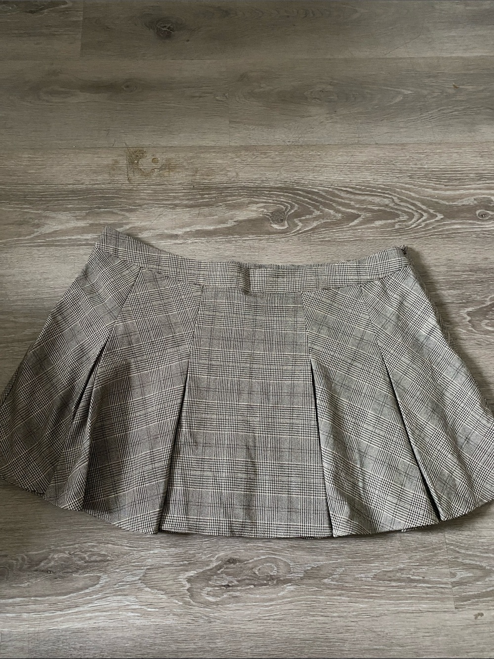 H&M Plaid Pleated Mini Skirt in Gray and Cream